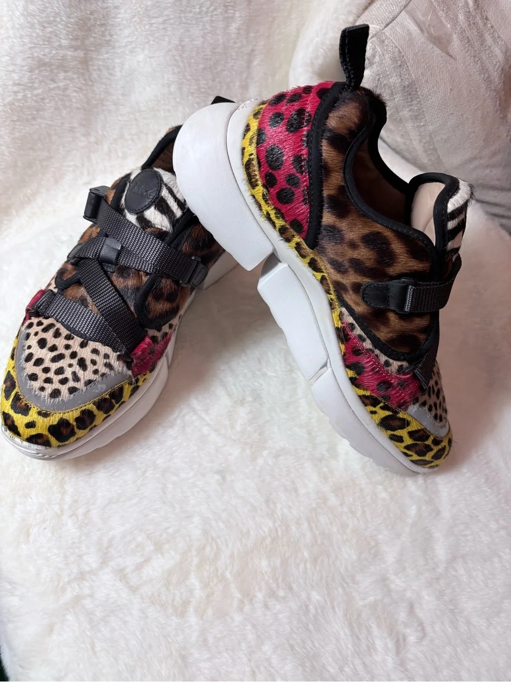 Chloe make statement